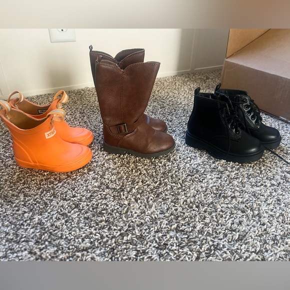 Boot Lot! Xtratuf, OSHKOSH, & Old Navy - Picture 2 of 3